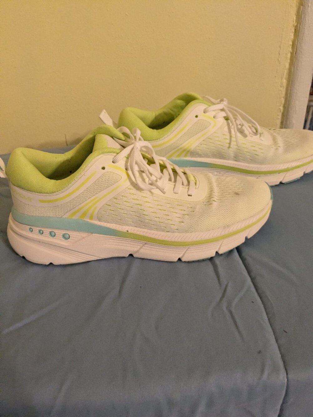 Easy Spirit Running Shoes
